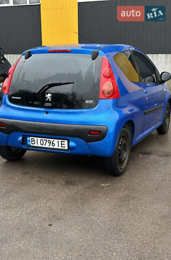 Хетчбек Peugeot 107 2011 в 