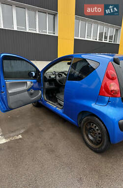 Хетчбек Peugeot 107 2011 в 
