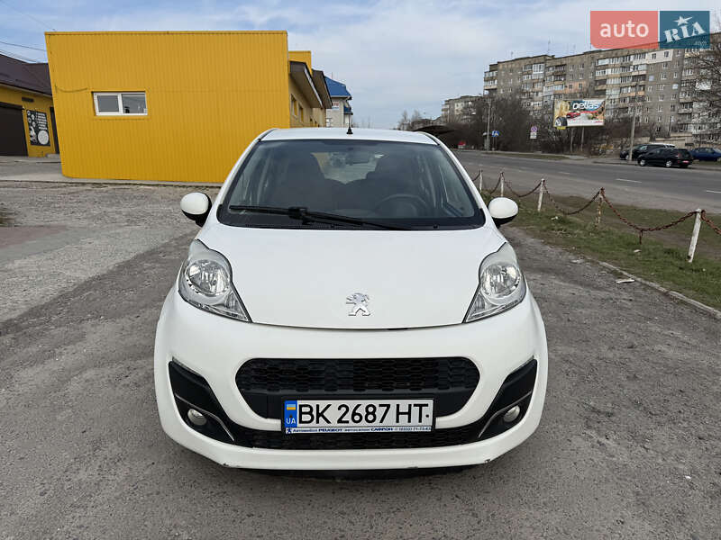 Хетчбек Peugeot 107 2012 в 