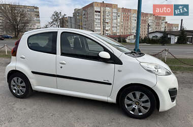 Хетчбек Peugeot 107 2012 в 