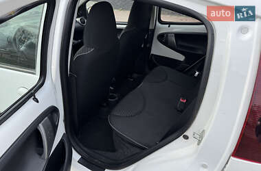 Хетчбек Peugeot 107 2012 в 