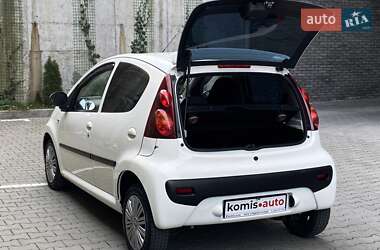 Хетчбек Peugeot 107 2013 в 