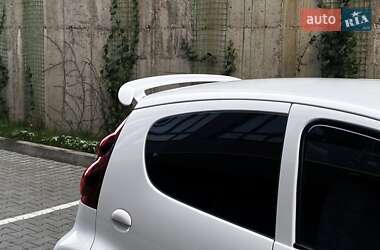 Хетчбек Peugeot 107 2013 в 