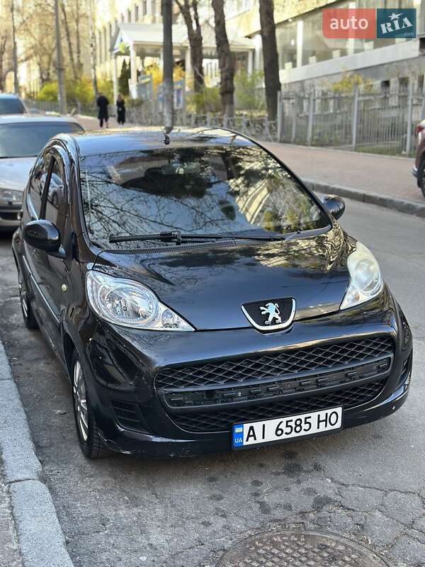 Хэтчбек Peugeot 107 2011 в 