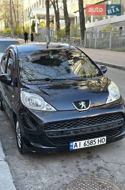 Хэтчбек Peugeot 107 2011 в 