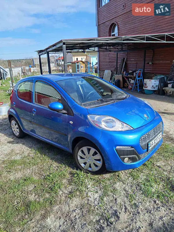 Хетчбек Peugeot 107 2012 в 