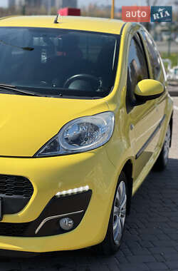 Хетчбек Peugeot 107 2012 в 