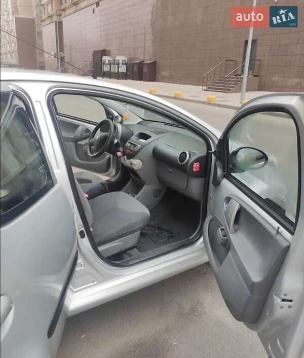 Хетчбек Peugeot 107 2008 в Подільську