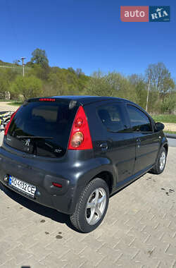 Хетчбек Peugeot 107 2010 в 