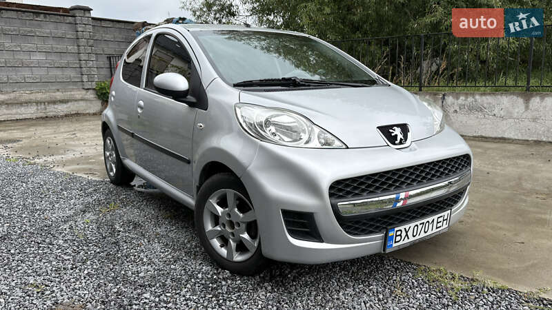 Хетчбек Peugeot 107 2011 в 