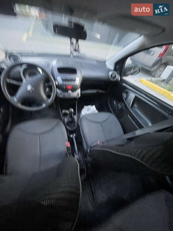 Хетчбек Peugeot 107 2013 в Івано-Франківську