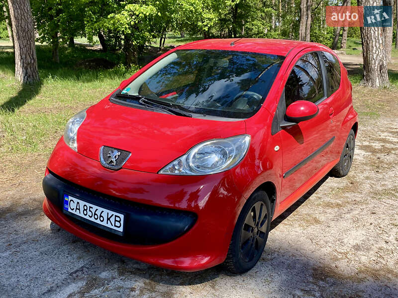 Хэтчбек Peugeot 107 2005 в 