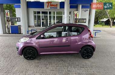 Хетчбек Peugeot 107 2012 в 