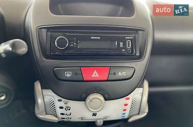 Хетчбек Peugeot 107 2012 в 