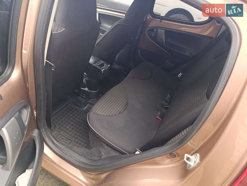 Хэтчбек Peugeot 107 2013 в Карловке