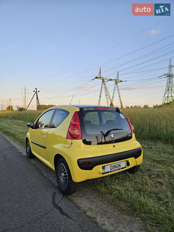 Хэтчбек Peugeot 107 2011 в Киеве