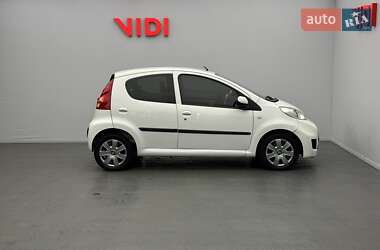 Хетчбек Peugeot 107 2011 в 