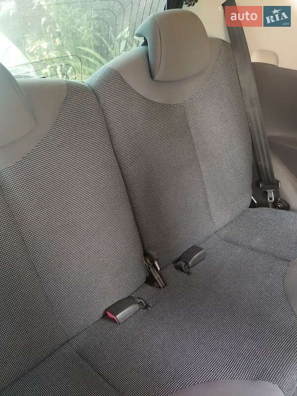 Хэтчбек Peugeot 107 2006 в Виннице