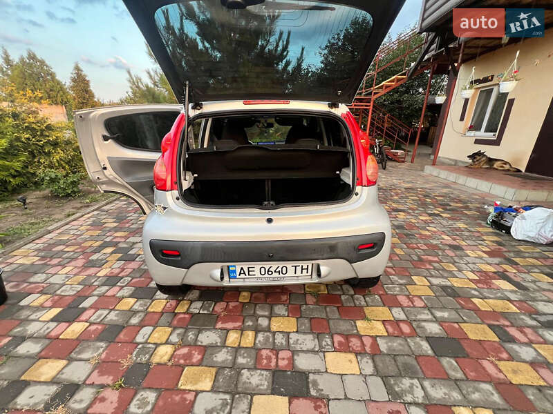 Хэтчбек Peugeot 107 2010 в Днепре