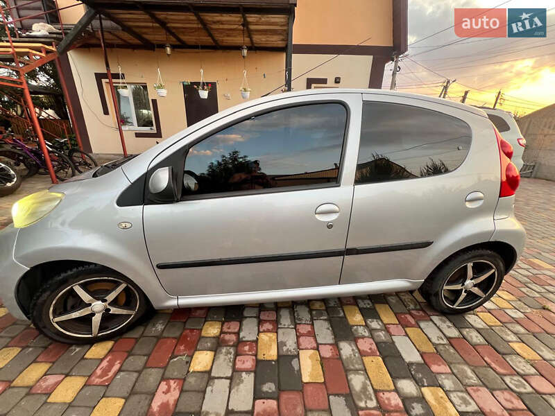 Хэтчбек Peugeot 107 2010 в Днепре