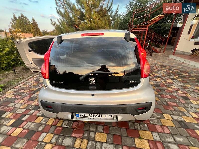 Хэтчбек Peugeot 107 2010 в Днепре