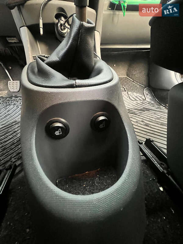 Хэтчбек Peugeot 107 2010 в Днепре