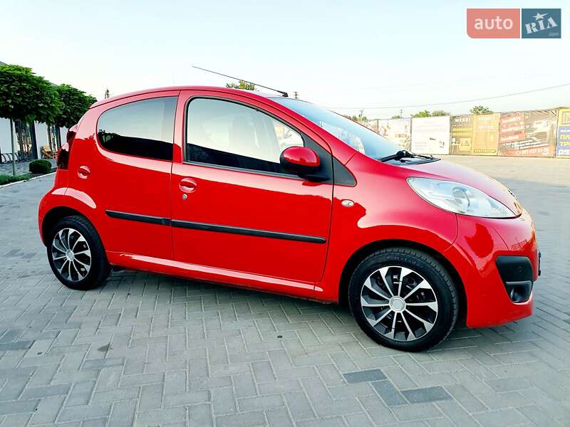 Хетчбек Peugeot 107 2013 в Попільні