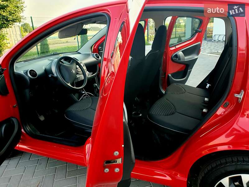 Хетчбек Peugeot 107 2013 в Попільні