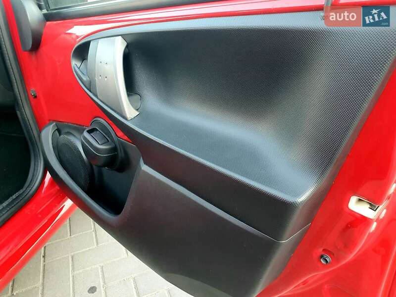 Хетчбек Peugeot 107 2013 в Попільні