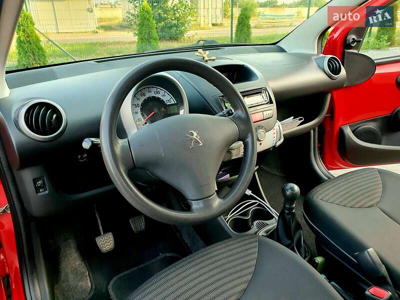 Хетчбек Peugeot 107 2013 в Попільні