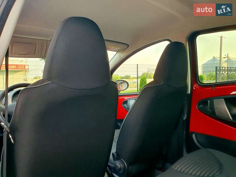 Хетчбек Peugeot 107 2013 в Попільні