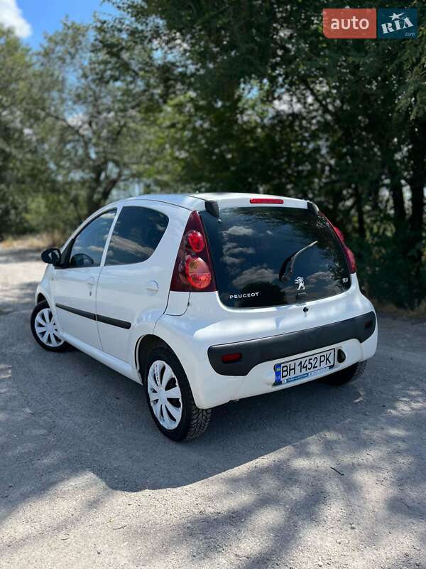 Хетчбек Peugeot 107 2012 в Вільногірську