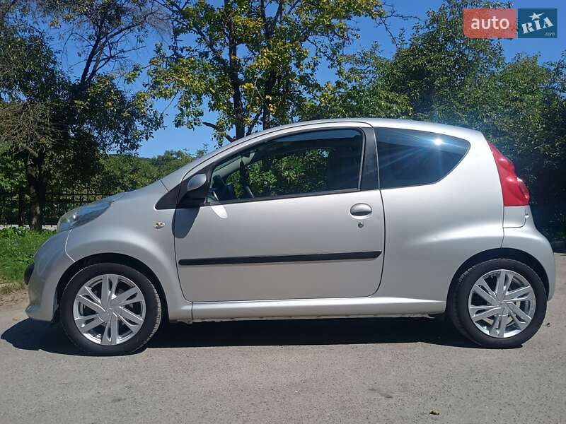 Хетчбек Peugeot 107 2008 в Кам'янець-Подільському