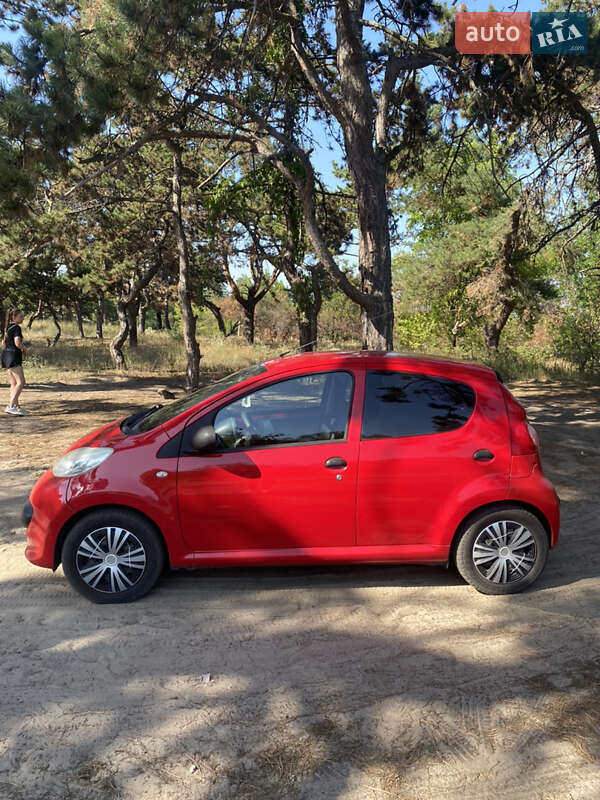 Хетчбек Peugeot 107 2008 в Дніпрі