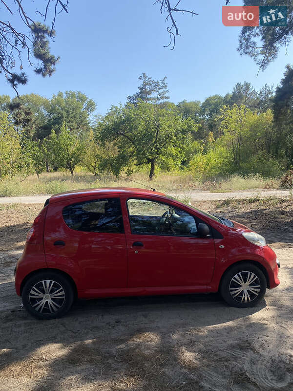 Хетчбек Peugeot 107 2008 в Дніпрі