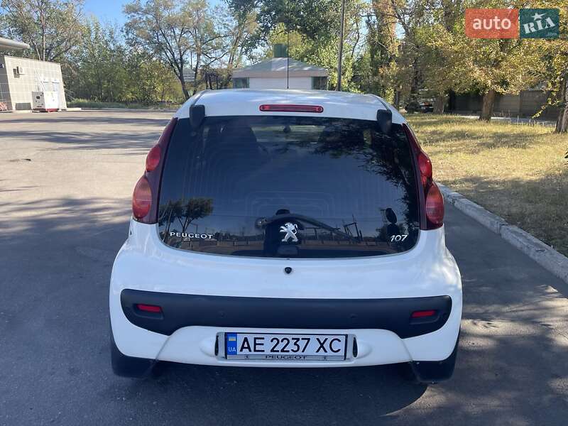 Хетчбек Peugeot 107 2013 в Кривому Розі