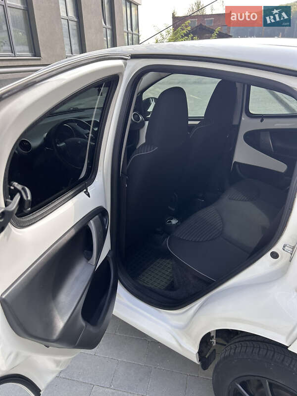 Хетчбек Peugeot 107 2012 в Львові