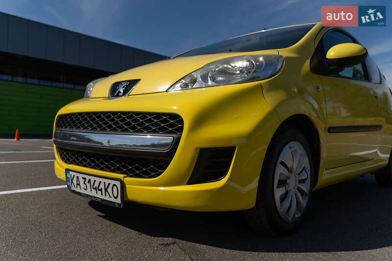 Хетчбек Peugeot 107 2010 в Києві
