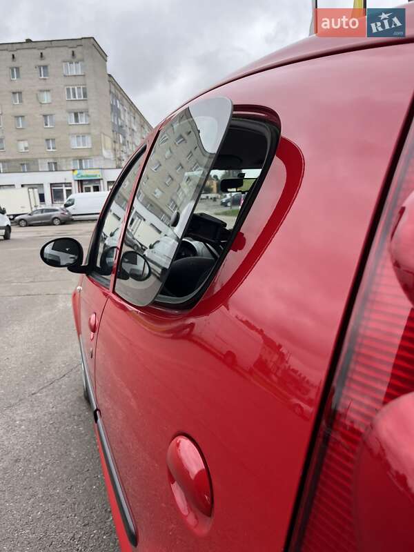 Хэтчбек Peugeot 107 2008 в Дубно