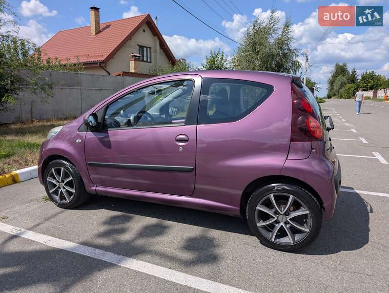 Хэтчбек Peugeot 107 2012 в Киеве