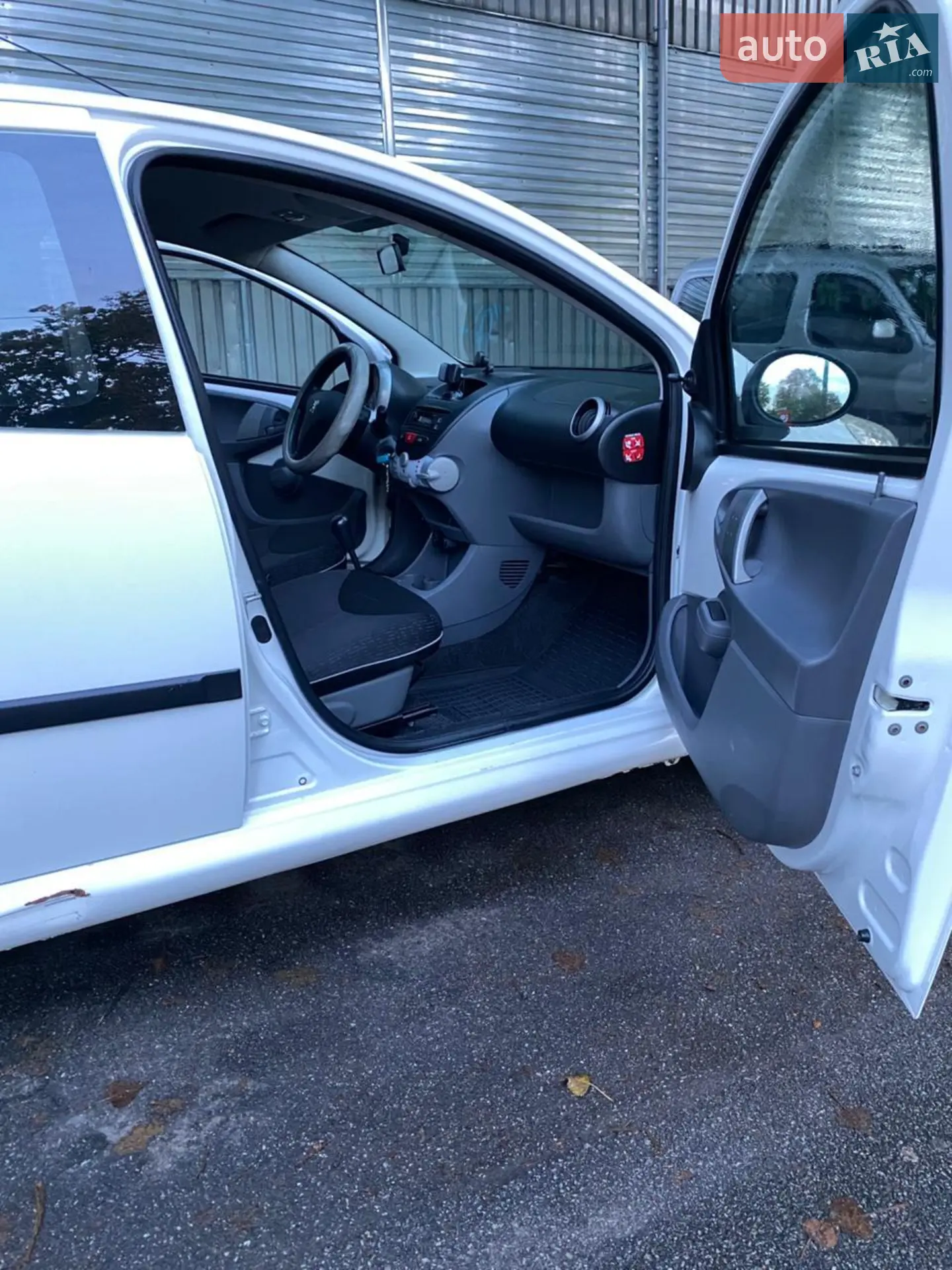 2011 Peugeot 107 - мініатюра 12