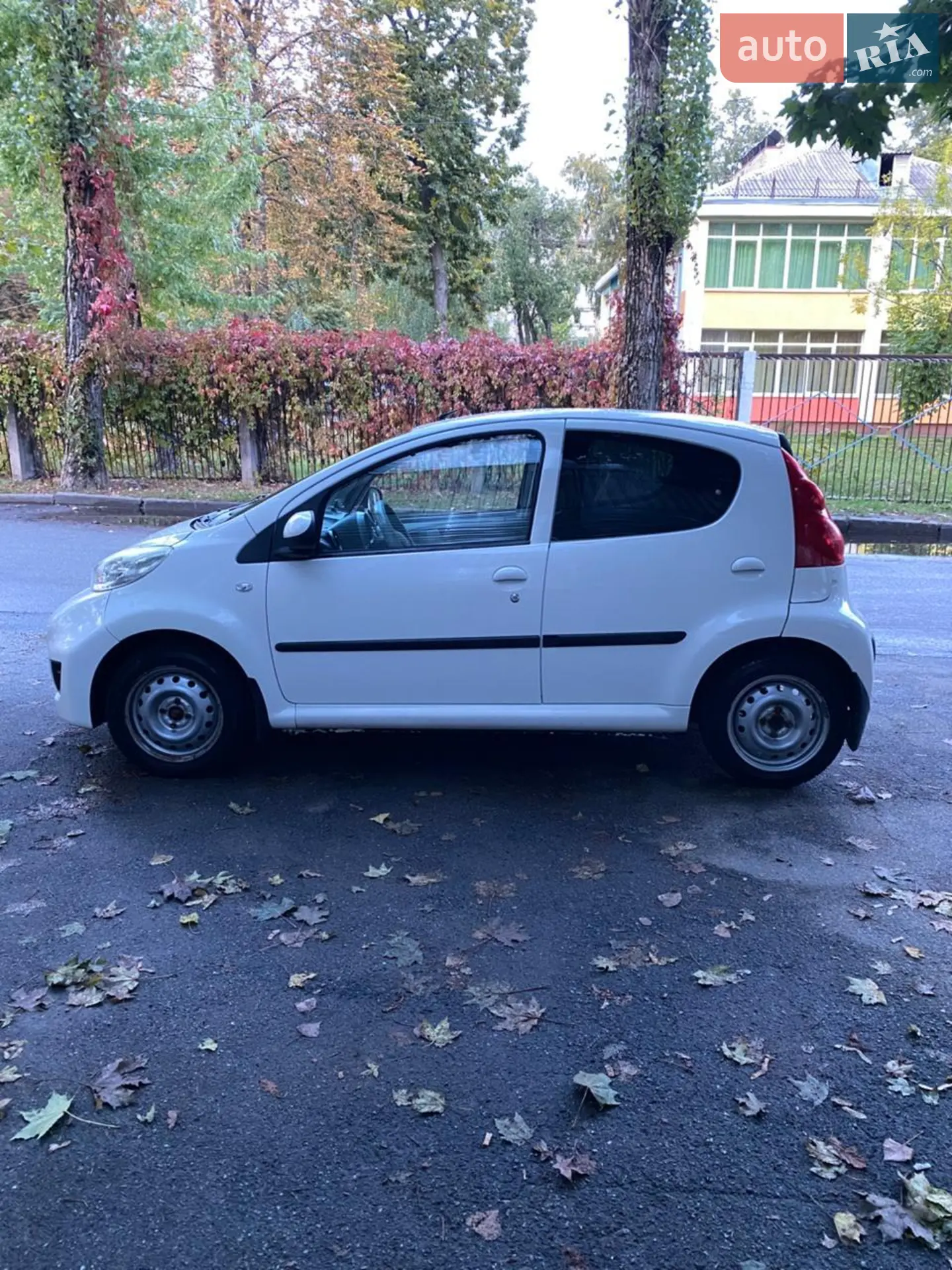 2011 Peugeot 107 - фото 1