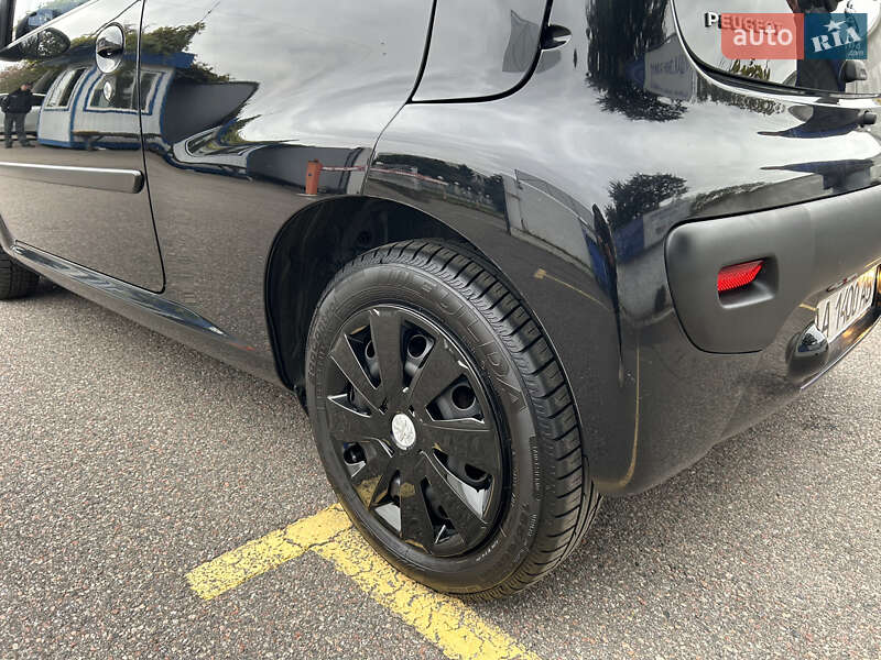 Хэтчбек Peugeot 107 2012 в Киеве