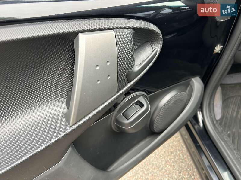 Хэтчбек Peugeot 107 2012 в Киеве