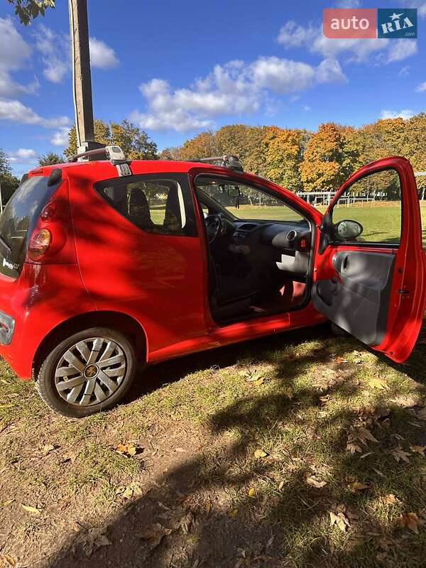 Хетчбек Peugeot 107 2010 в Києві