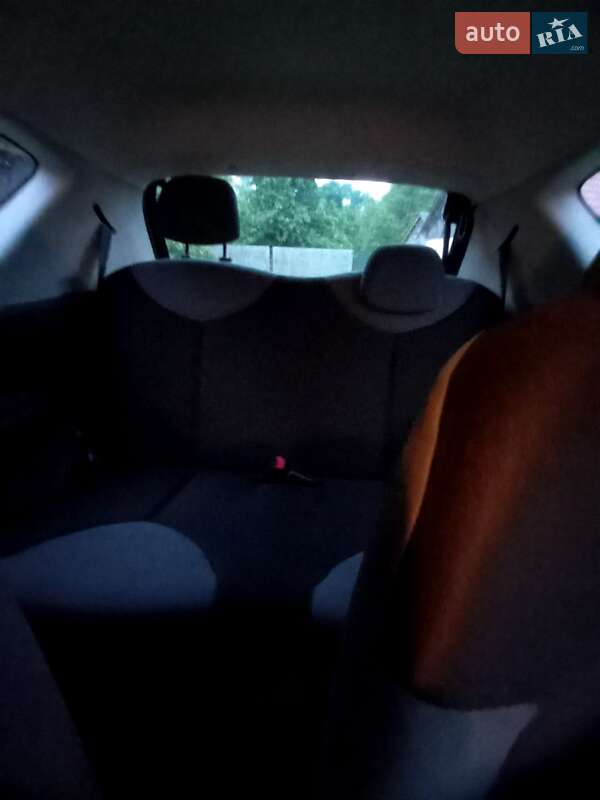 Хетчбек Peugeot 107 2006 в Любомлі