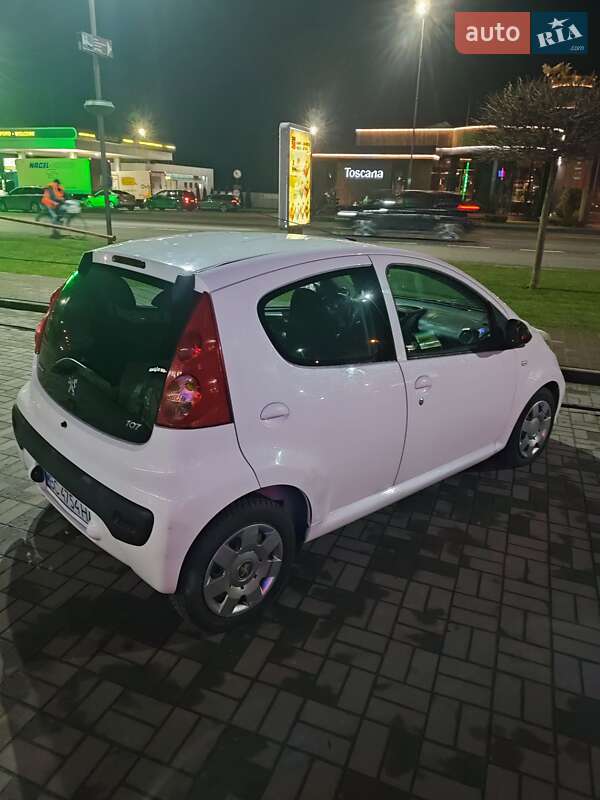 Хетчбек Peugeot 107 2011 в Самборі