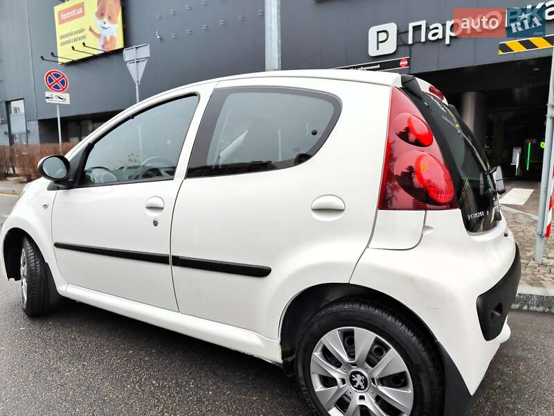Хэтчбек Peugeot 107 2013 в Киеве