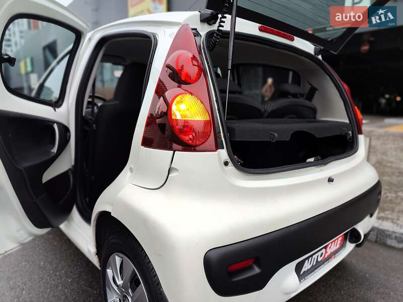 Хэтчбек Peugeot 107 2013 в Киеве