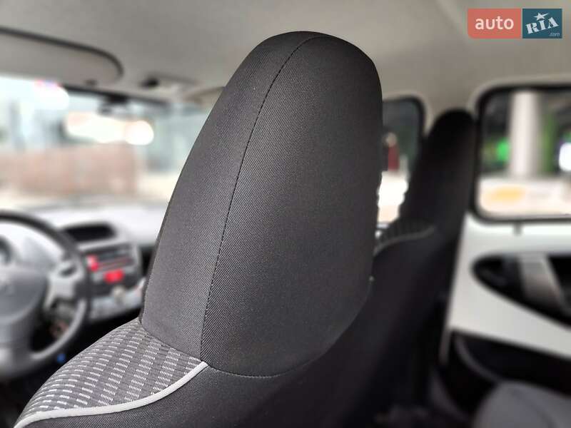Хэтчбек Peugeot 107 2013 в Киеве